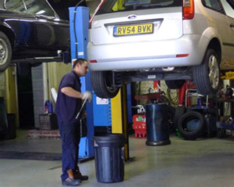 Car Repairs in Kew, Car Servicing in Richmond, .